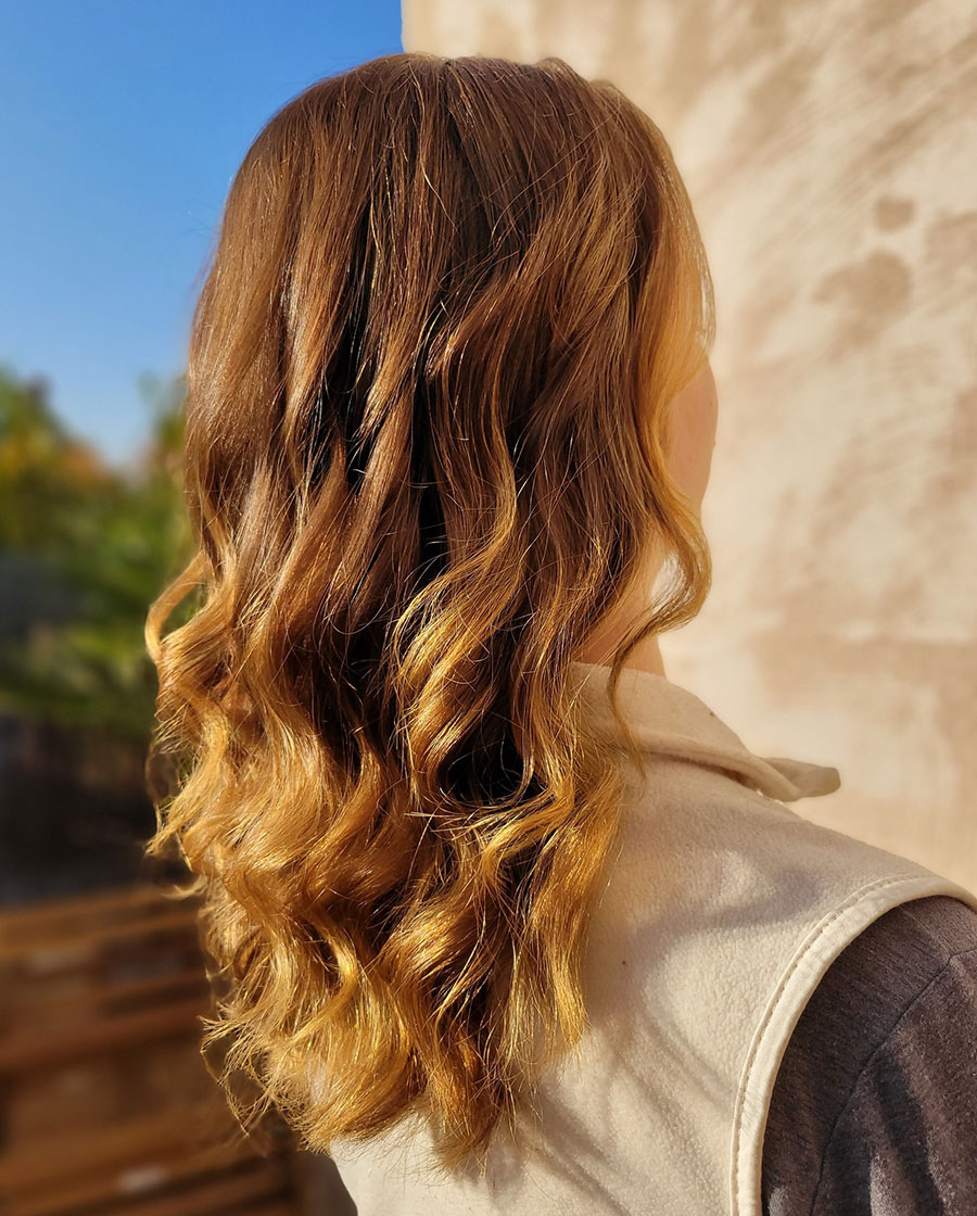 coloration-vegetale-cheveux-coloration-et-balayage-blond-miel-couleur-vegetale-cocon-damma