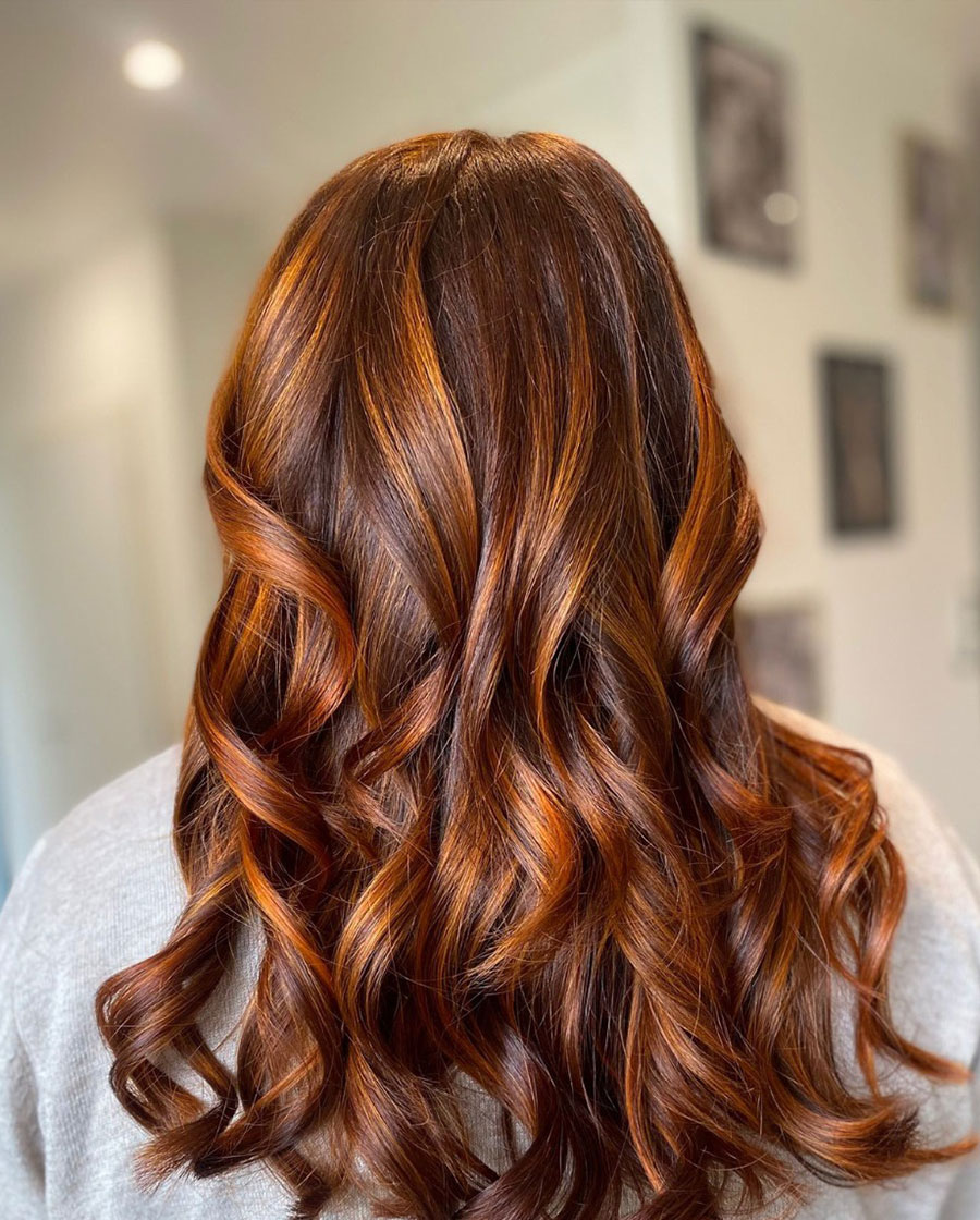 coloration-vegetale-cheveux-coloration-et-balayage-reflet-cuivre-couleur-vegetale-cocon-damma